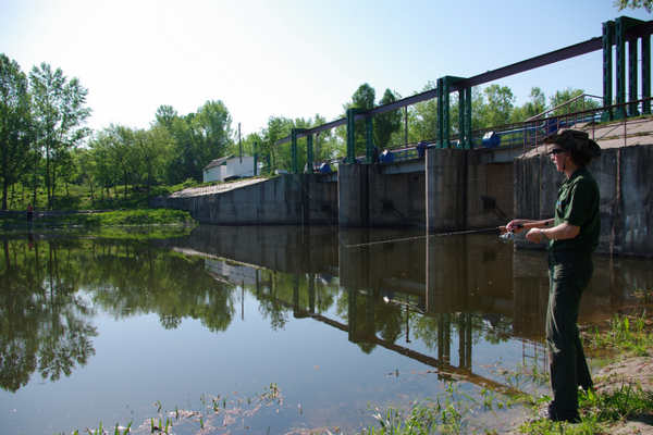 Ловля спиннингом возле плотины