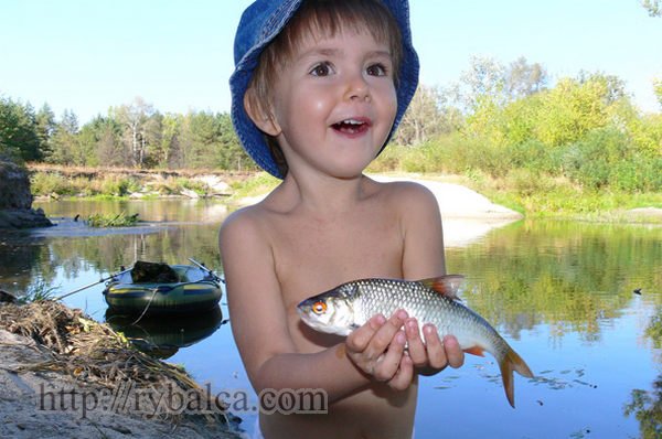 рыбалка для ребенка Плотва - первая рыбка увиденная в детстве