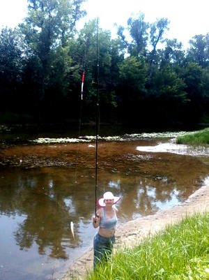 девки на рыбалке ловля на удочку
